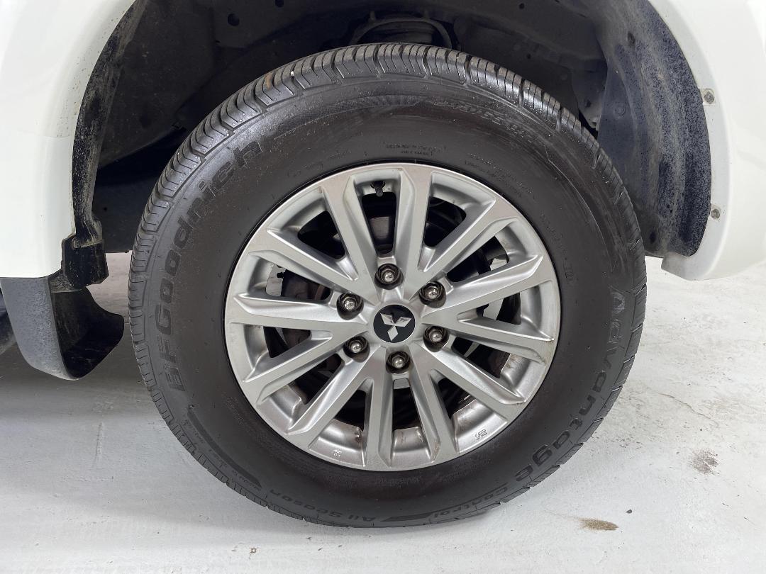 Photo '9' of Mitsubishi Triton