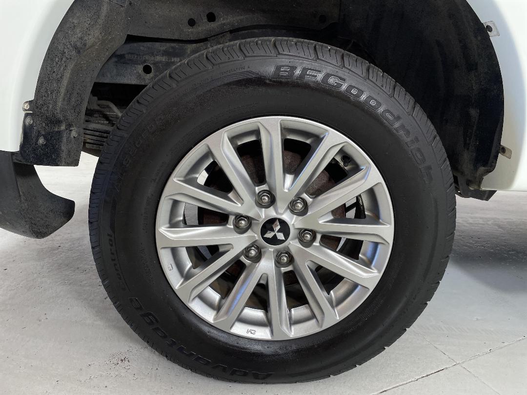 Photo '12' of Mitsubishi Triton