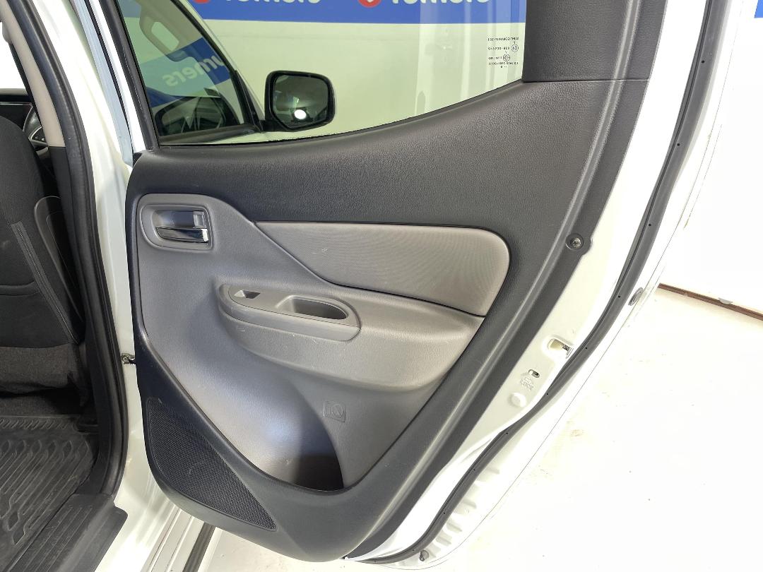 Photo '19' of Mitsubishi Triton