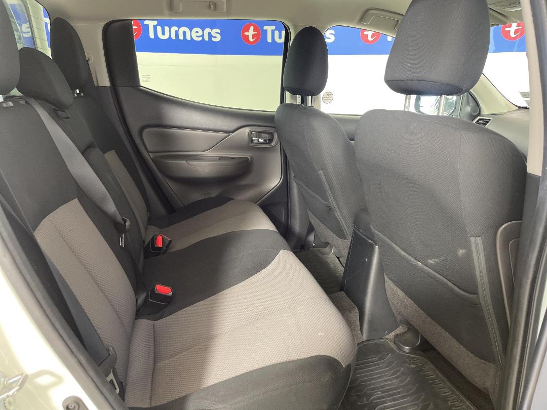 Photo '20' of Mitsubishi Triton