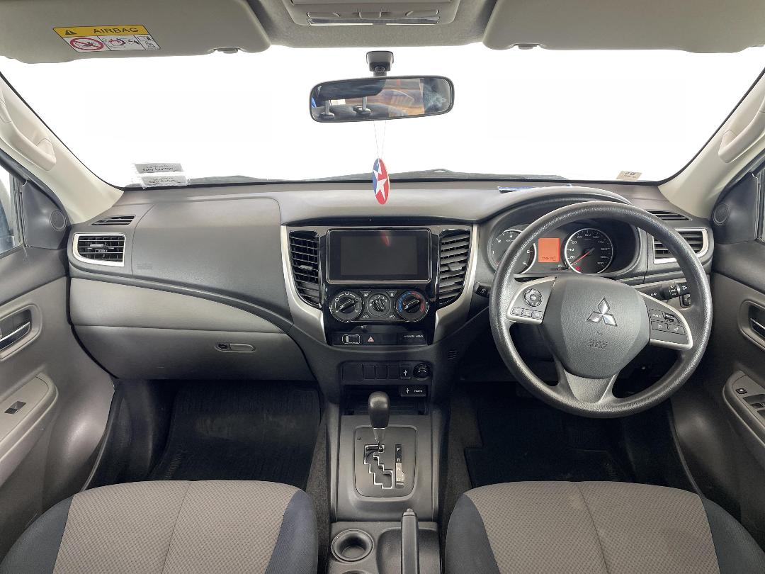 Photo '17' of Mitsubishi Triton