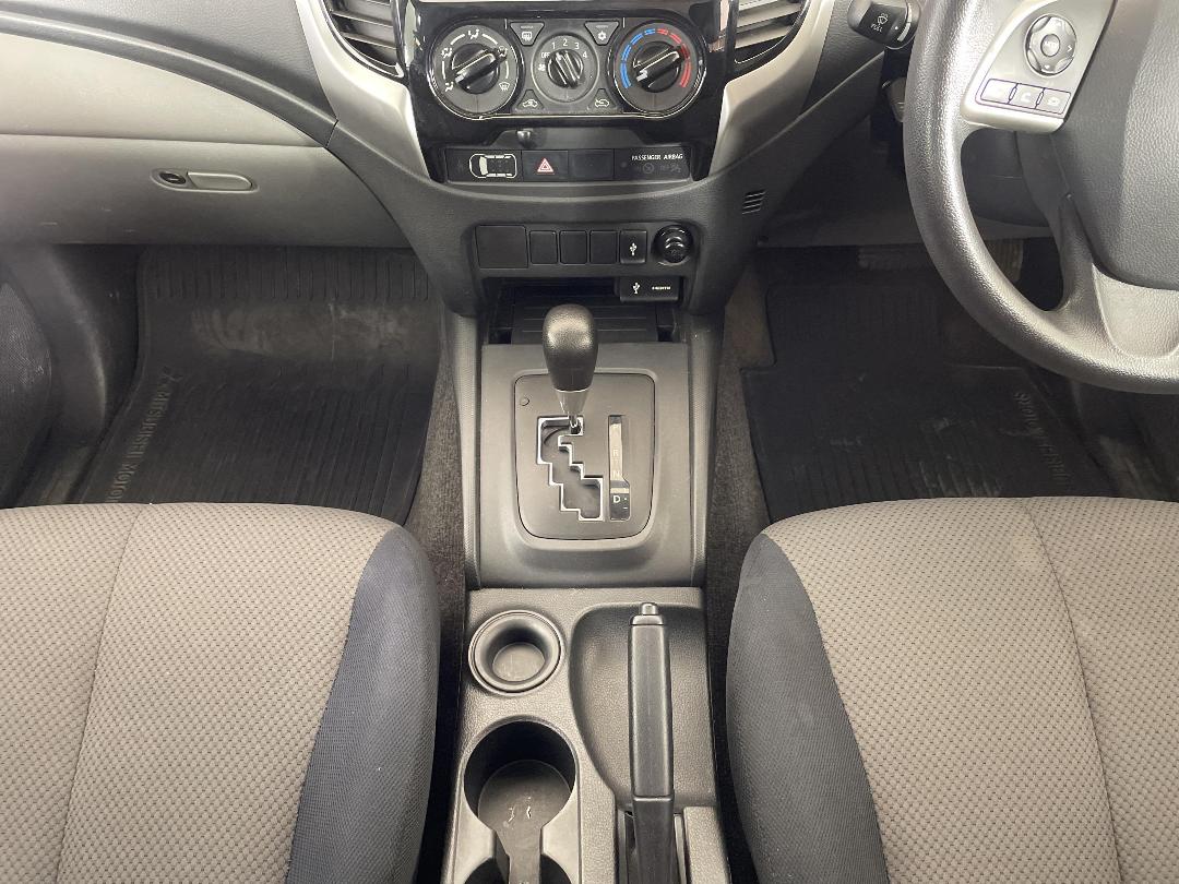 Photo '18' of Mitsubishi Triton