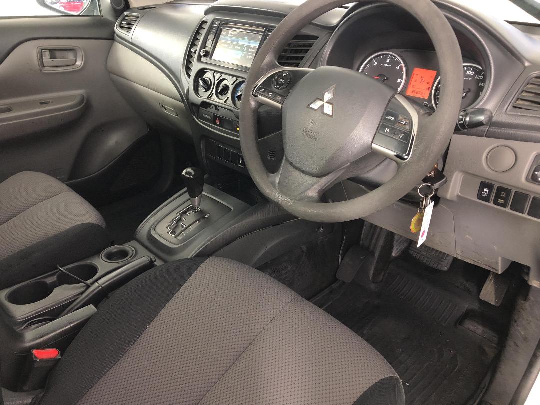 Photo '17' of Mitsubishi Triton Photo '17' of Mitsubishi Triton