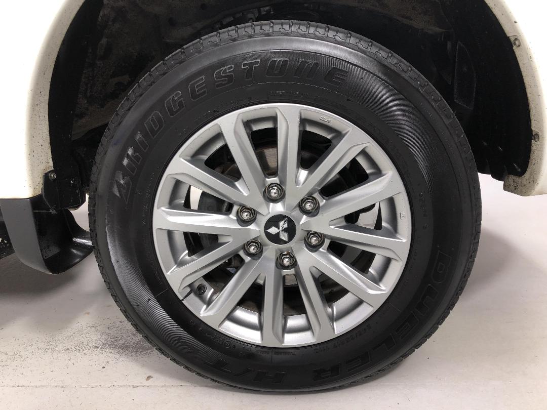 Photo '9' of Mitsubishi Triton