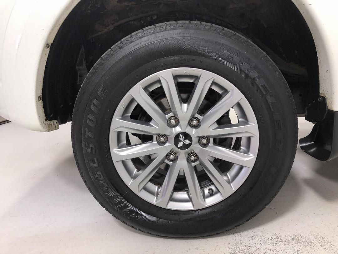 Photo '10' of Mitsubishi Triton