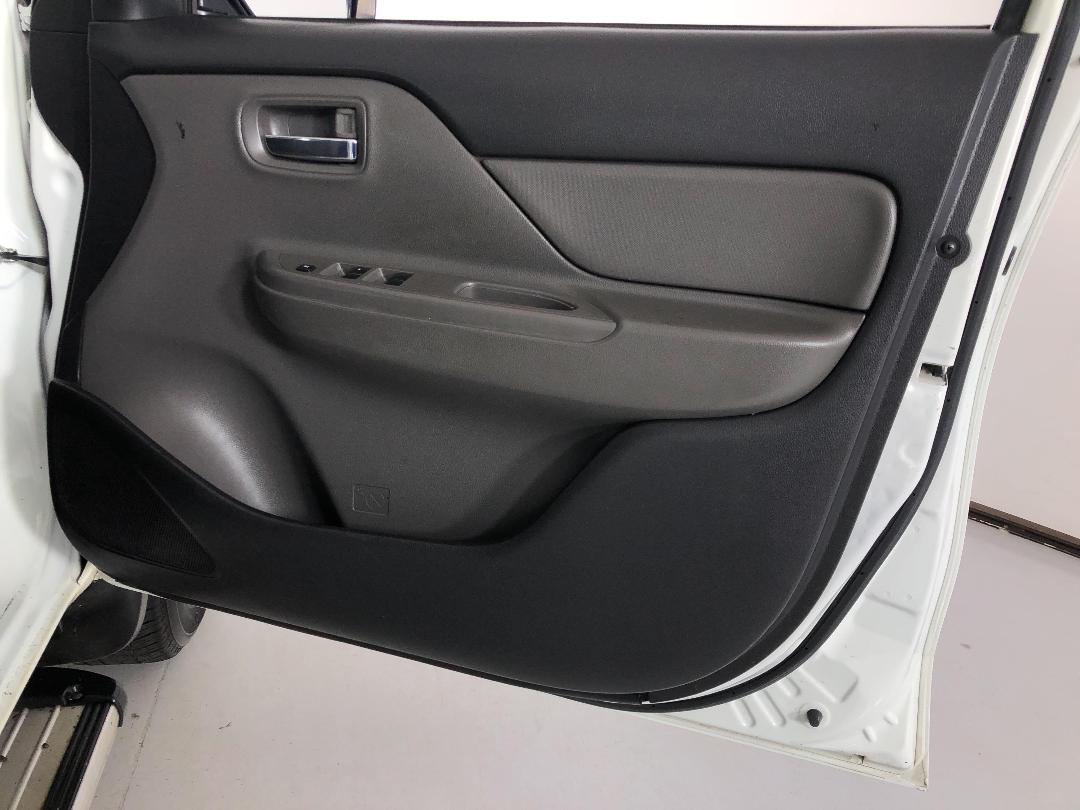 Photo '15' of Mitsubishi Triton