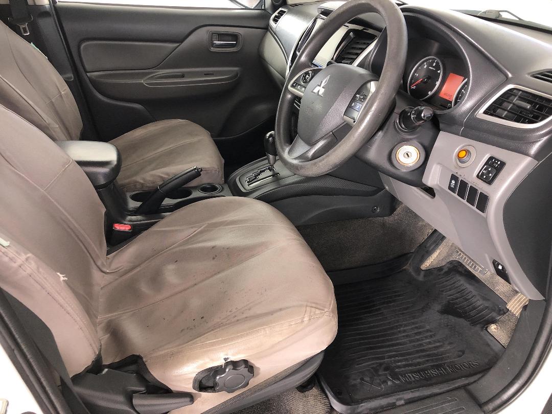 Photo '16' of Mitsubishi Triton