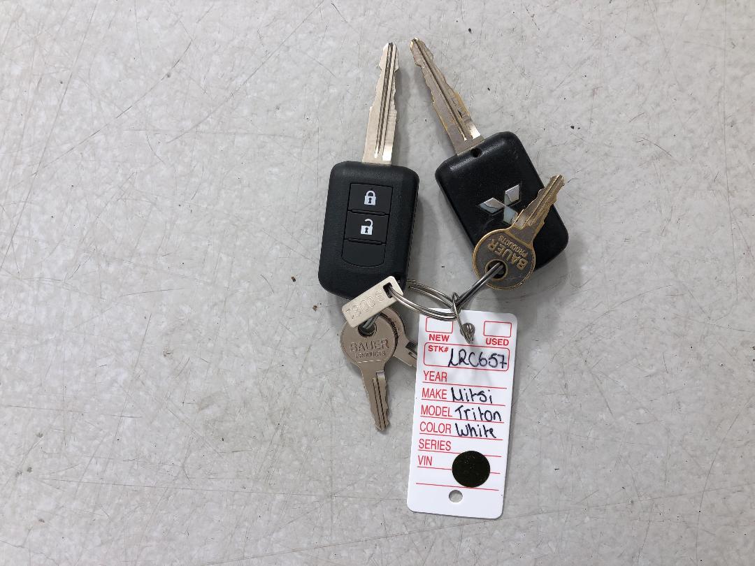 Photo '22' of Mitsubishi Triton