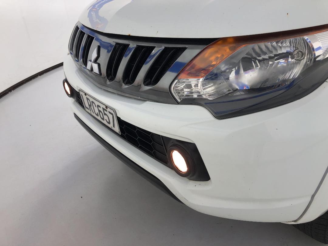 Photo '25' of Mitsubishi Triton