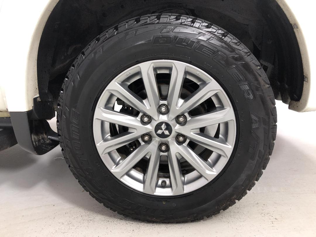 Photo '9' of Mitsubishi Triton