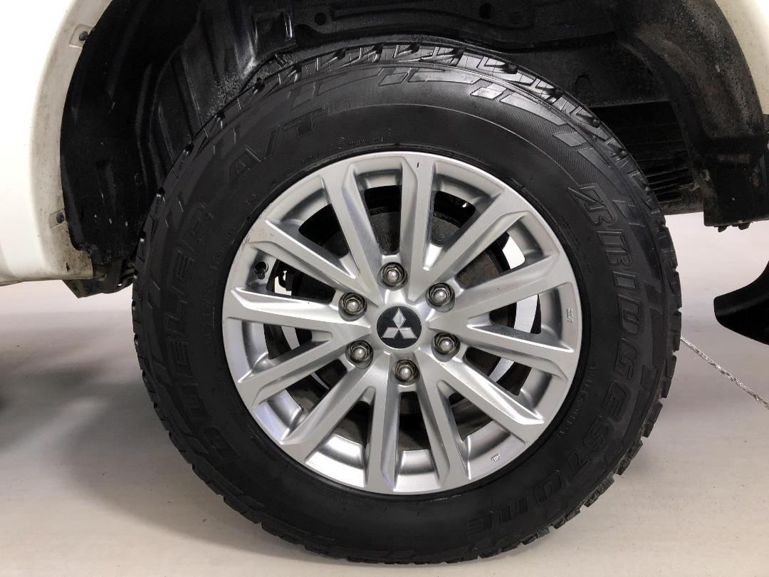 Photo '11' of Mitsubishi Triton