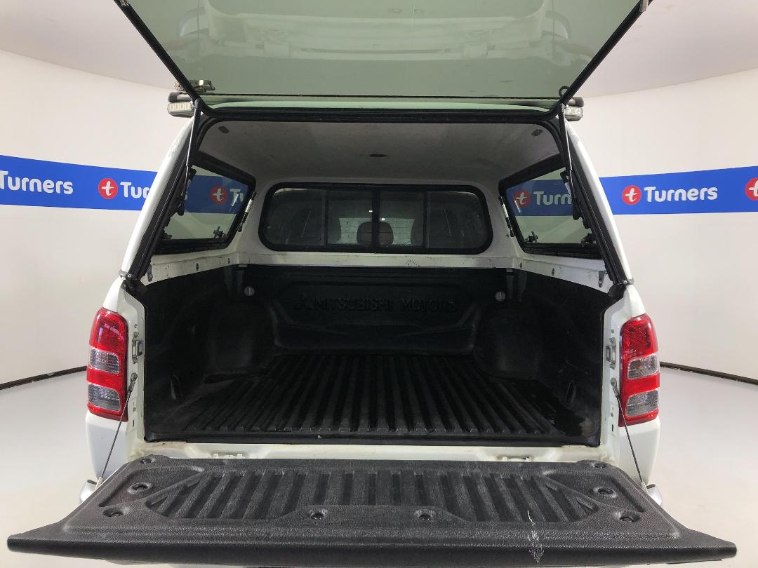 Photo '14' of Mitsubishi Triton