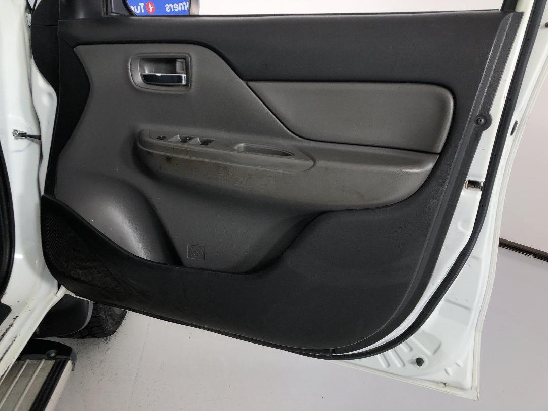 Photo '15' of Mitsubishi Triton