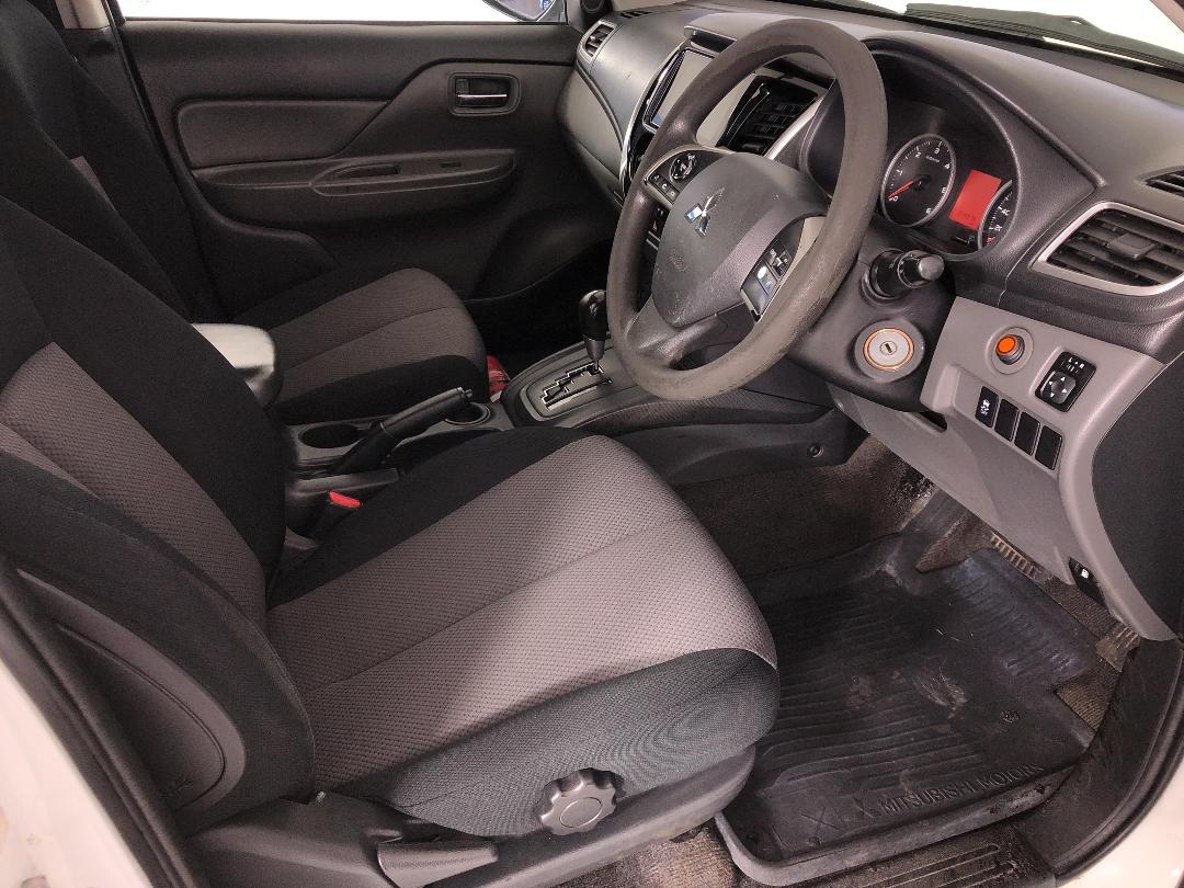 Photo '16' of Mitsubishi Triton