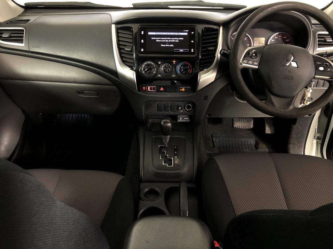 Photo '17' of Mitsubishi Triton