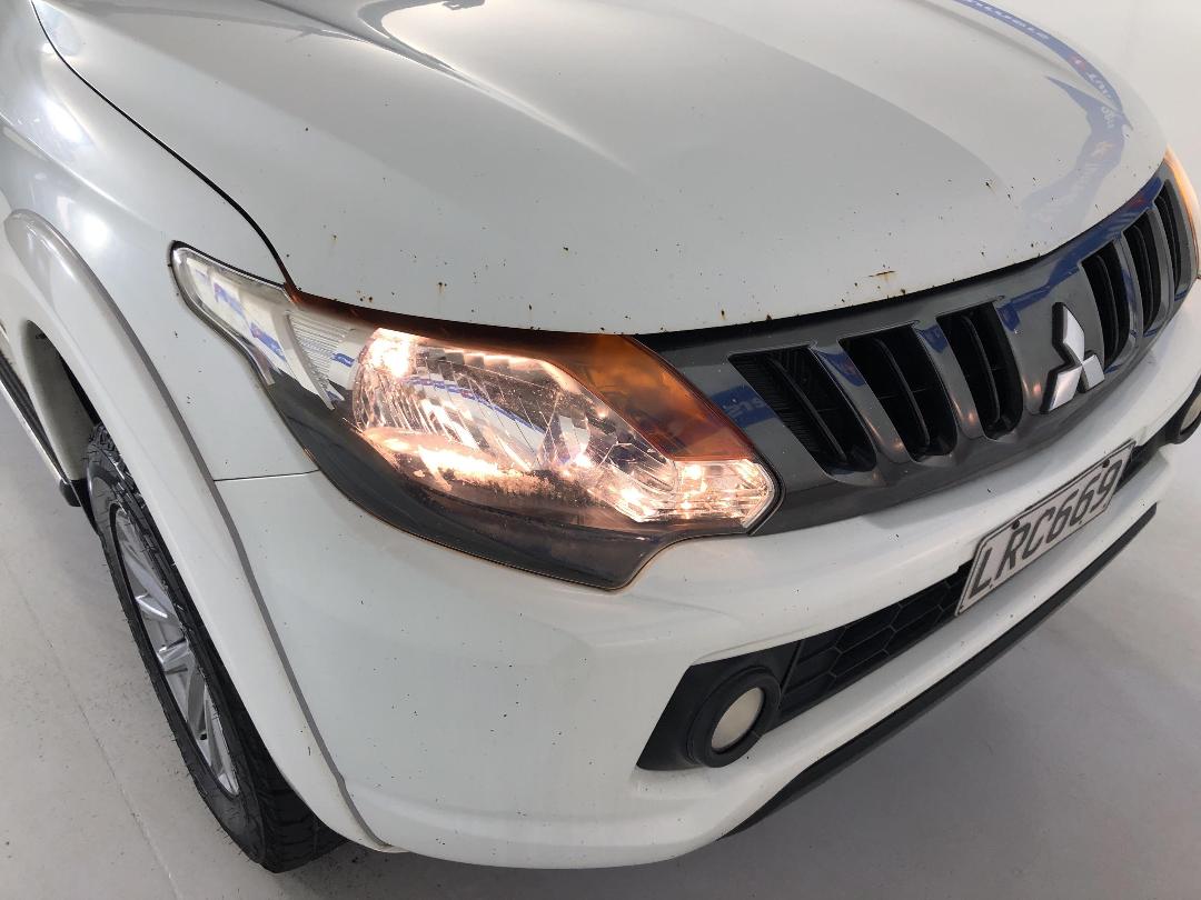 Photo '24' of Mitsubishi Triton