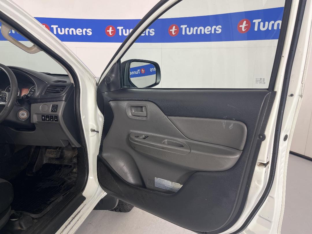 Photo '14' of Mitsubishi Triton Photo '14' of Mitsubishi Triton