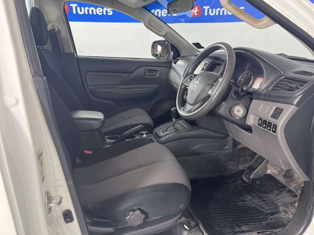 Photo '15' of Mitsubishi Triton Photo '15' of Mitsubishi Triton