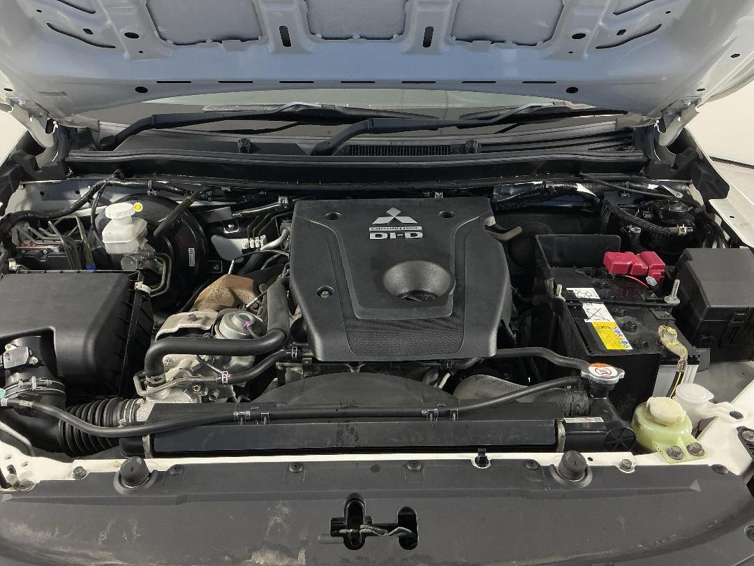 Photo '13' of Mitsubishi Triton