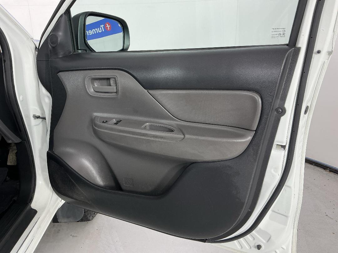 Photo '15' of Mitsubishi Triton