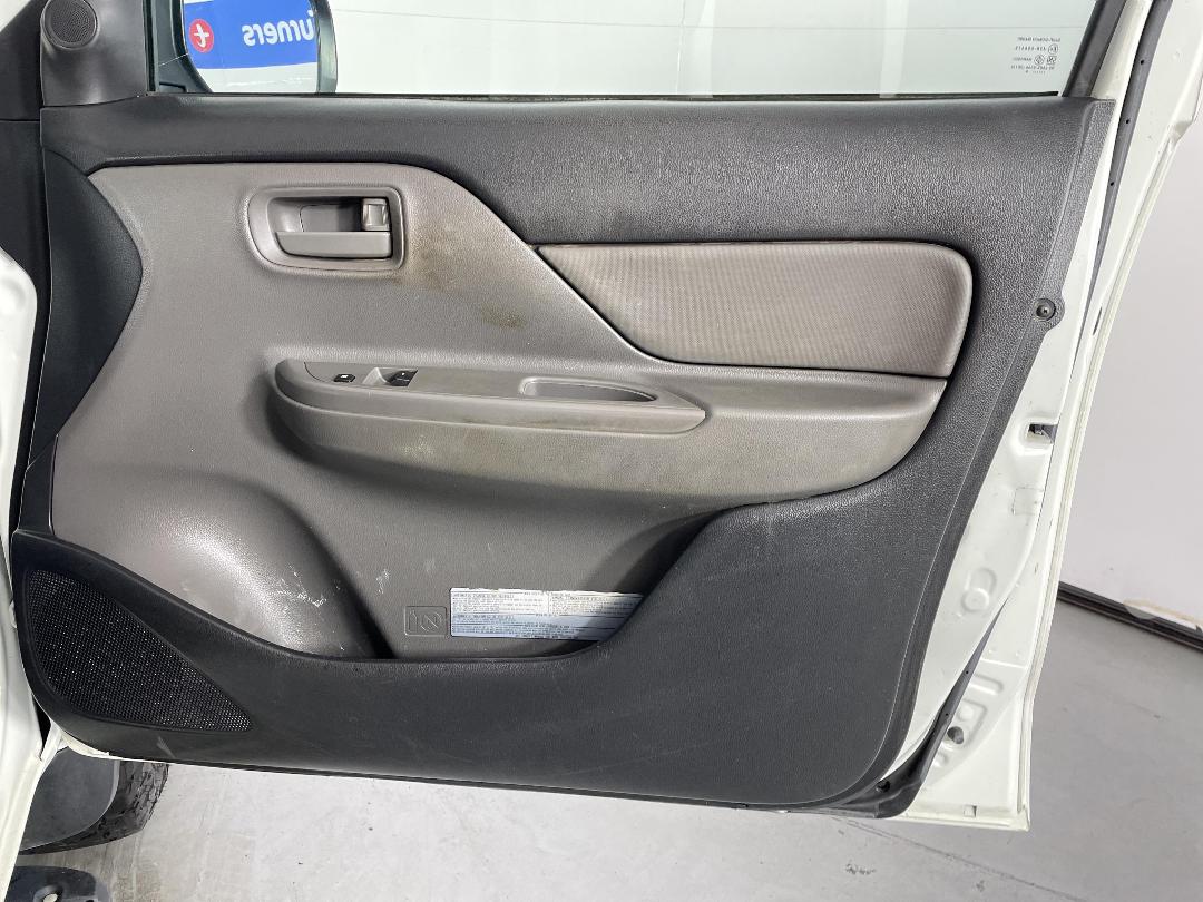 Photo '15' of Mitsubishi Triton Photo '15' of Mitsubishi Triton