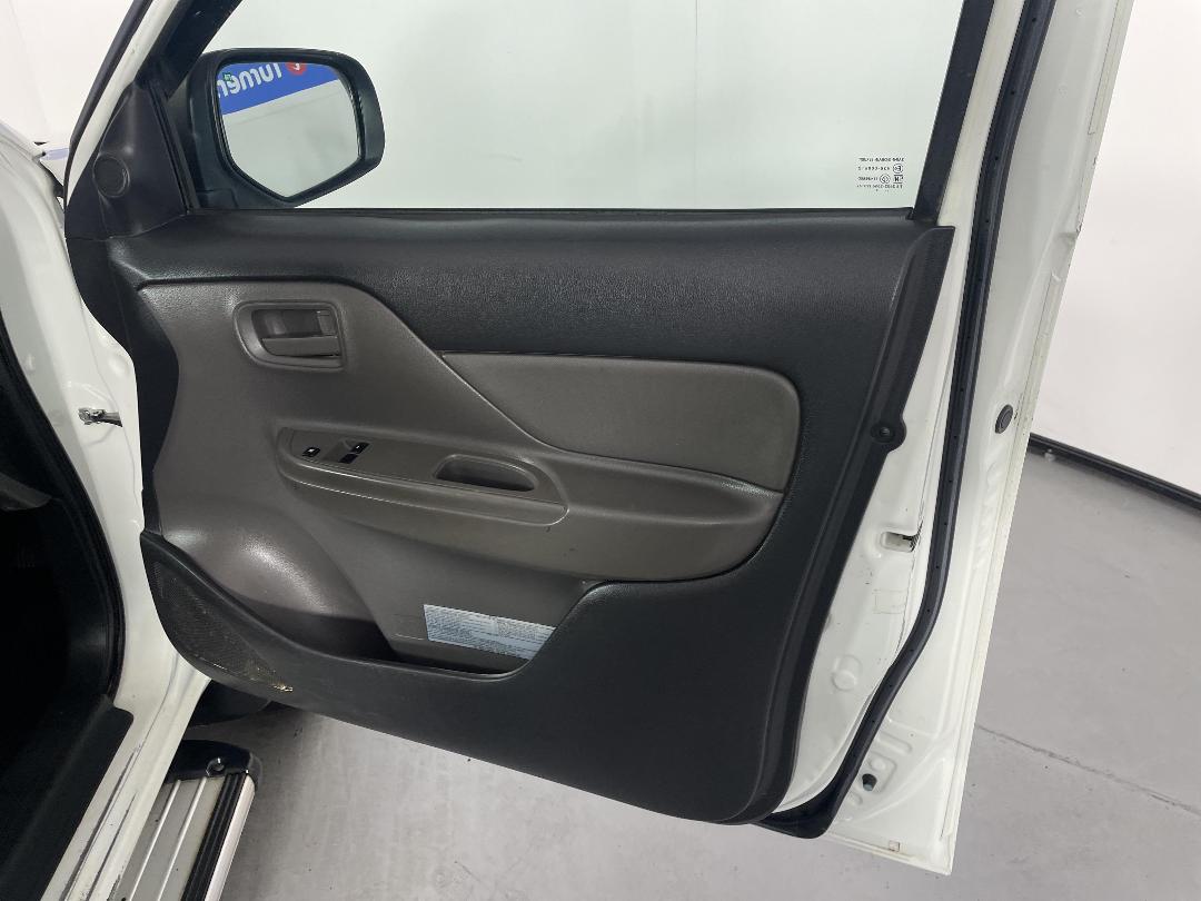 Photo '15' of Mitsubishi Triton Photo '15' of Mitsubishi Triton