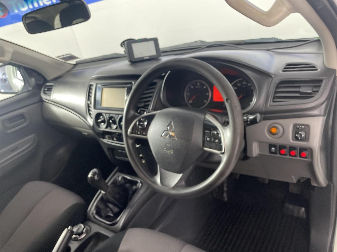 Photo '17' of Mitsubishi Triton Photo '17' of Mitsubishi Triton