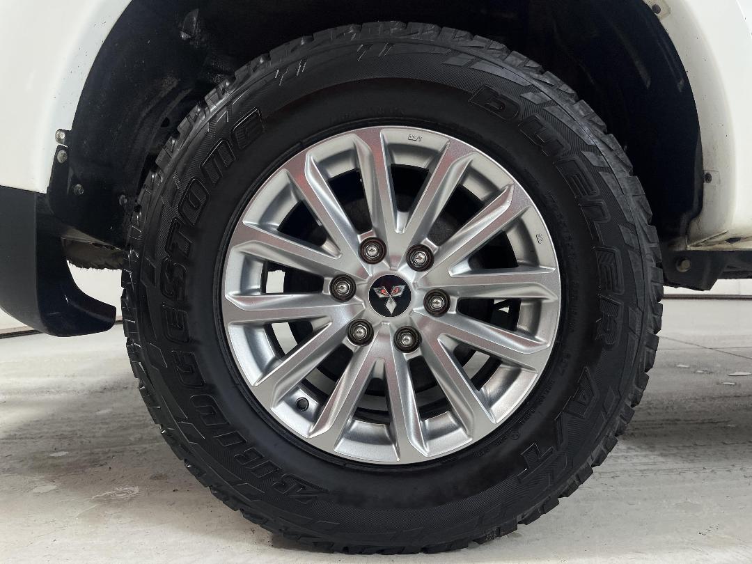 Photo '12' of Mitsubishi Triton