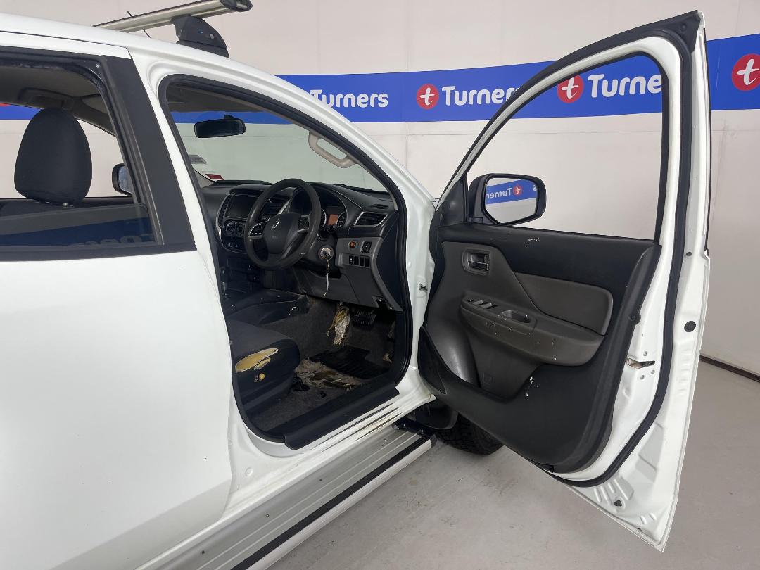 Photo '15' of Mitsubishi Triton