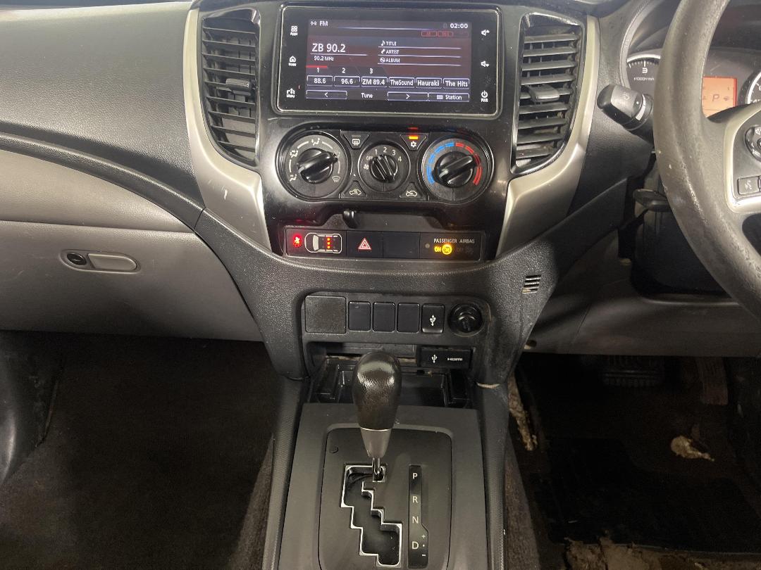 Photo '18' of Mitsubishi Triton