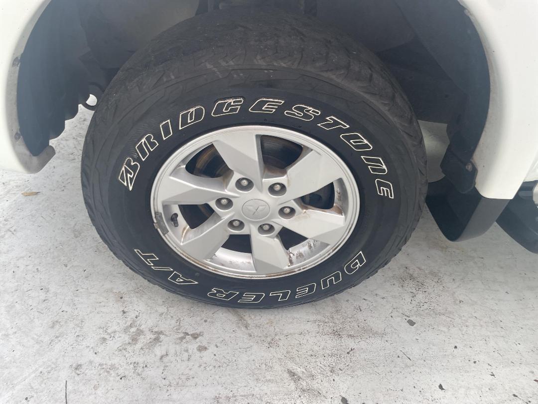 Photo '10' of Mitsubishi Triton