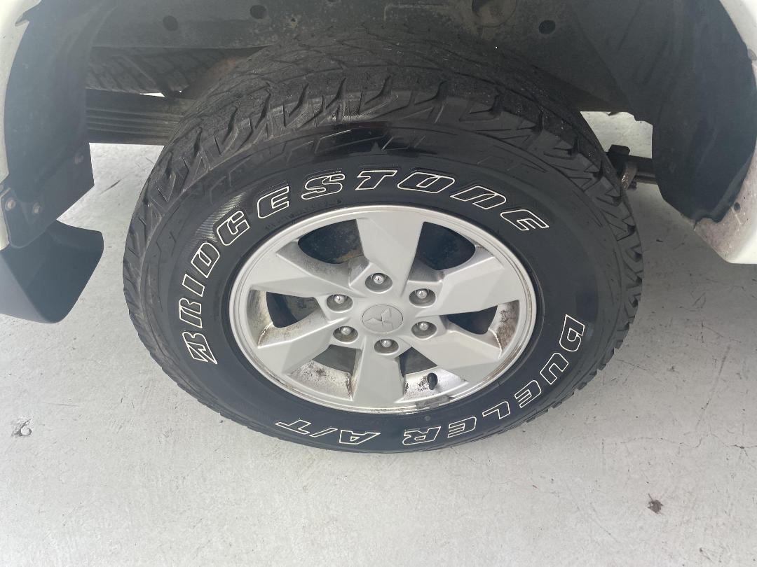 Photo '12' of Mitsubishi Triton