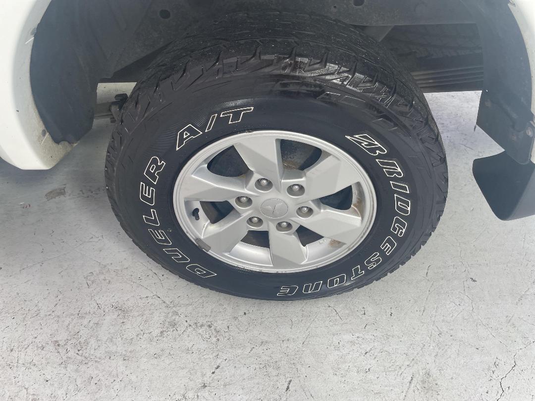 Photo '11' of Mitsubishi Triton