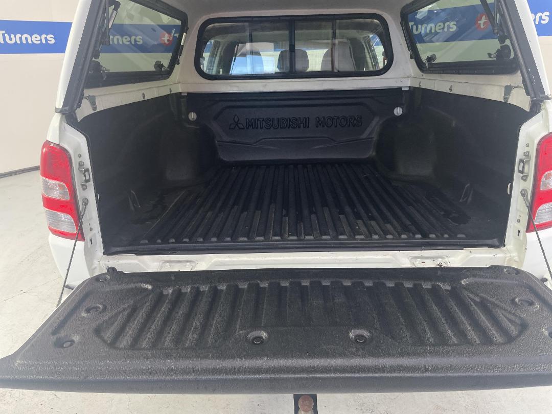 Photo '14' of Mitsubishi Triton