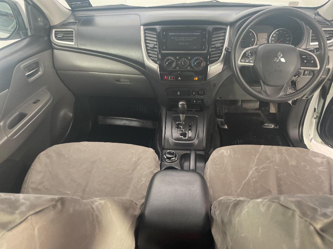 Photo '17' of Mitsubishi Triton