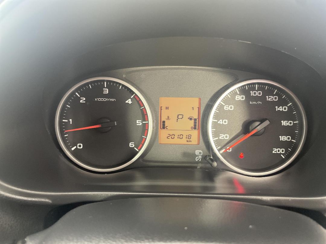 Photo '21' of Mitsubishi Triton