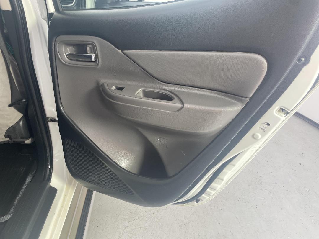 Photo '19' of Mitsubishi Triton