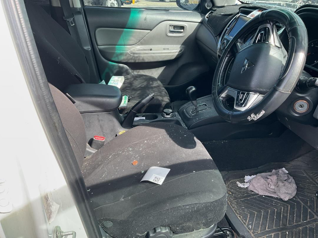 Photo '10' of Mitsubishi Triton DC Glxr 5AT