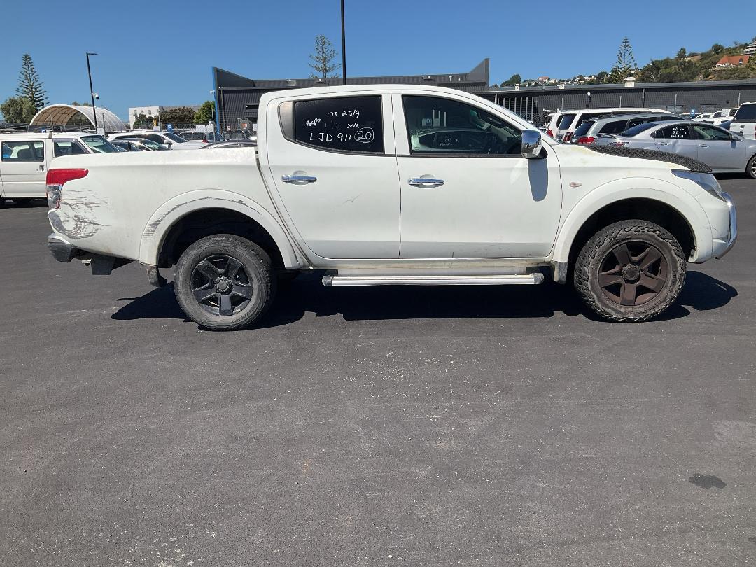 Photo '2' of Mitsubishi Triton DC Glxr 5AT