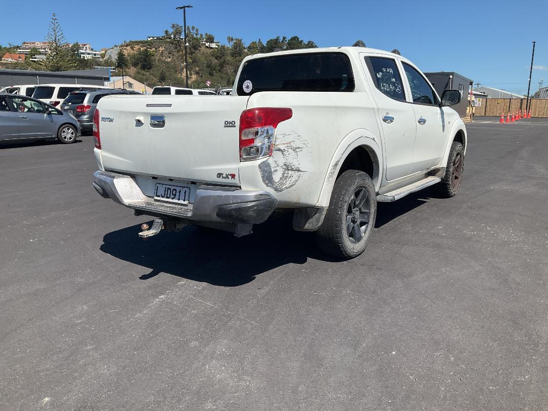 Photo '3' of Mitsubishi Triton DC Glxr 5AT