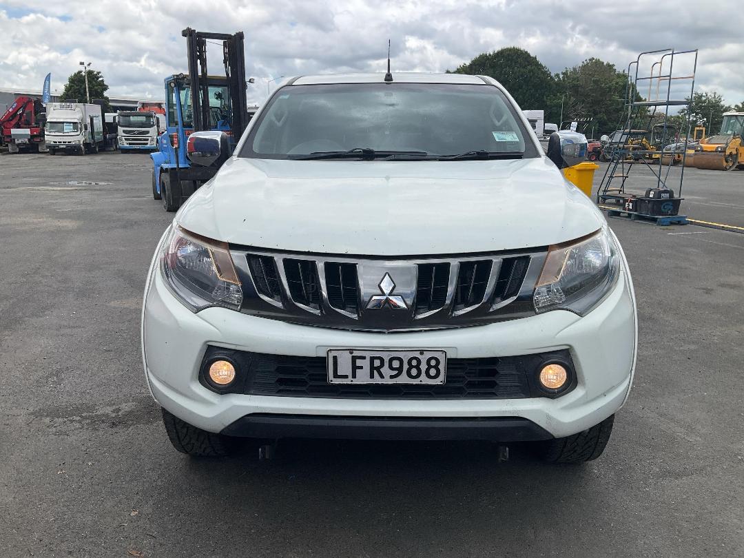 Photo '2' of Mitsubishi Triton DC Glxr 4WD 6M Photo '2' of Mitsubishi Triton DC Glxr 4WD 6M