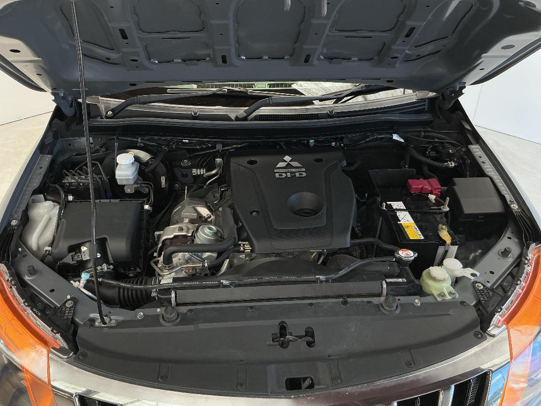 Photo '13' of Mitsubishi Triton