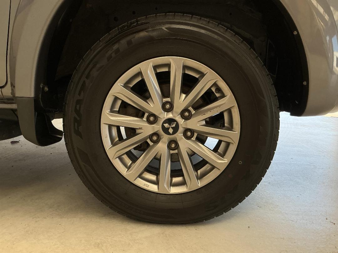 Photo '9' of Mitsubishi Triton