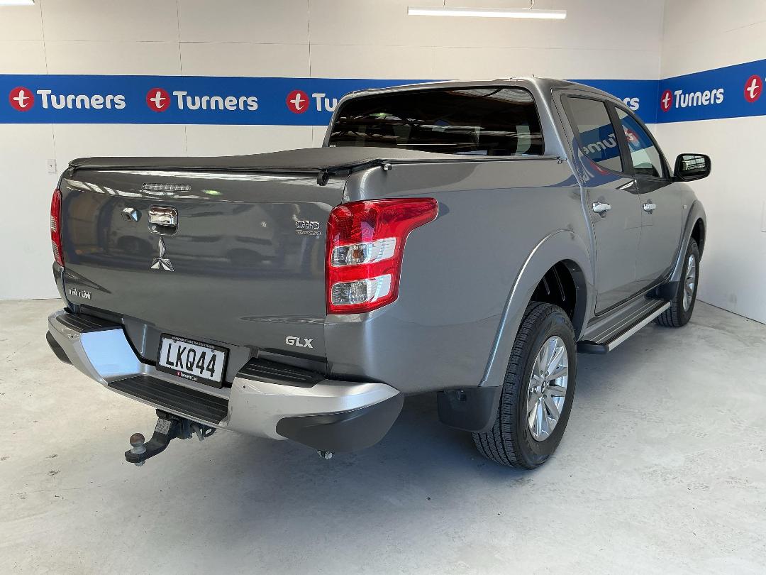 Photo '7' of Mitsubishi Triton