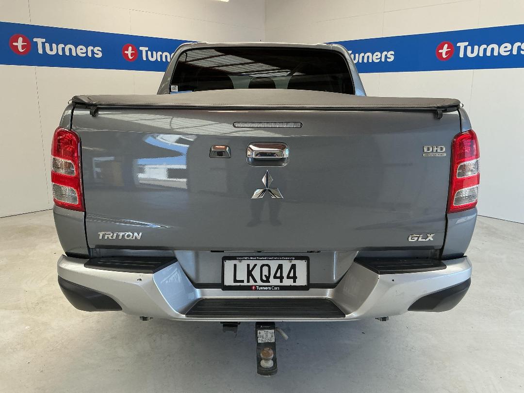 Photo '6' of Mitsubishi Triton