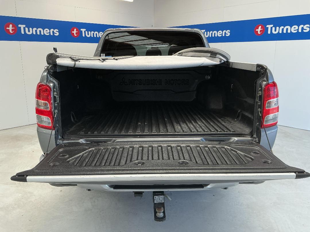 Photo '14' of Mitsubishi Triton