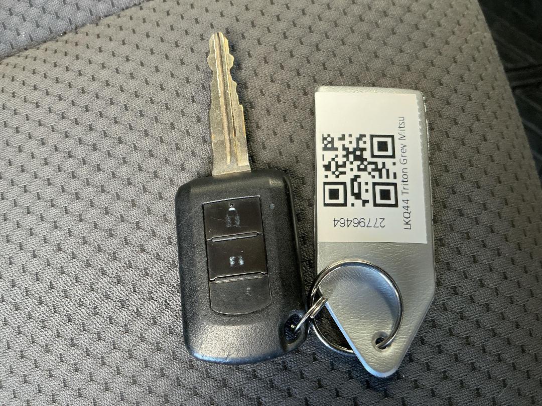 Photo '22' of Mitsubishi Triton