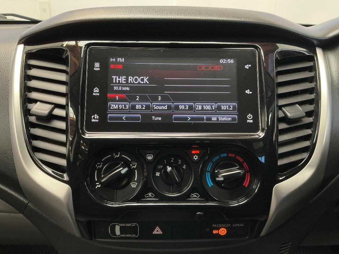 Photo '18' of Mitsubishi Triton