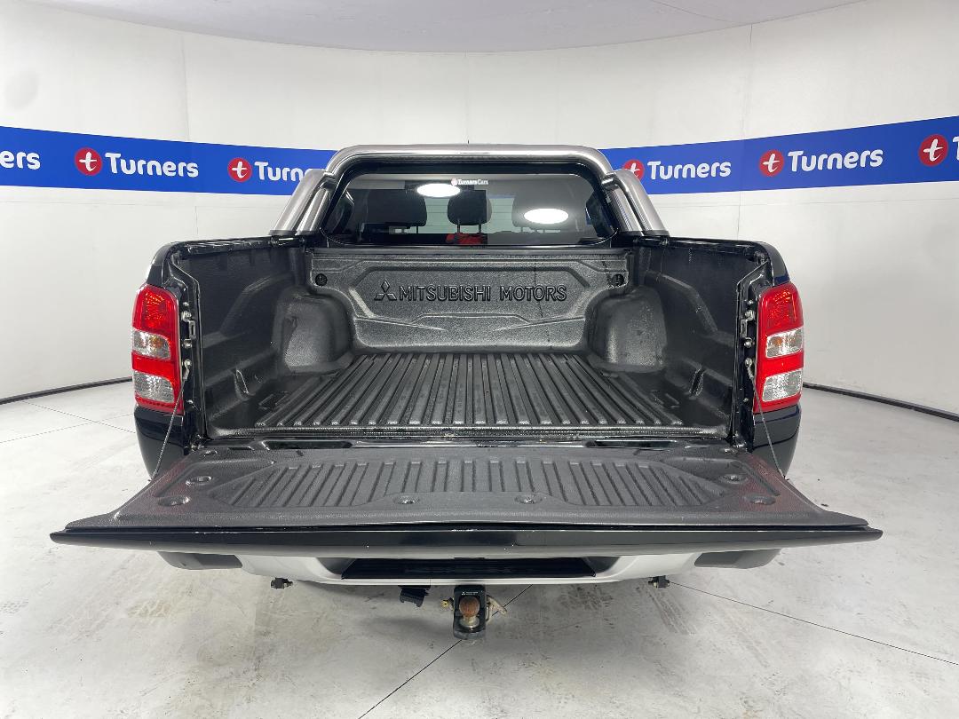 Photo '14' of Mitsubishi Triton