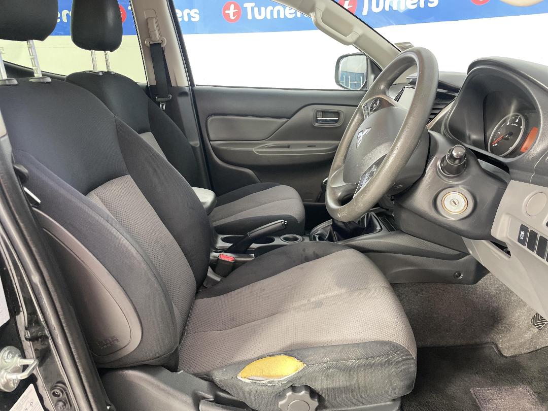 Photo '16' of Mitsubishi Triton